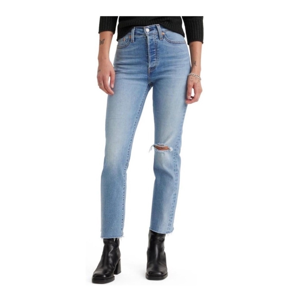NWOT Levi's Wedgie Straight High Rise Light‎ Wash Distressed Jeans 27x28
